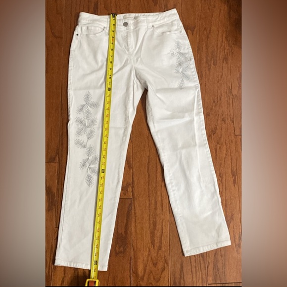 Chico’s white jeans with gray beads design-size 0 Slimmer- medium - Picture 10 of 12